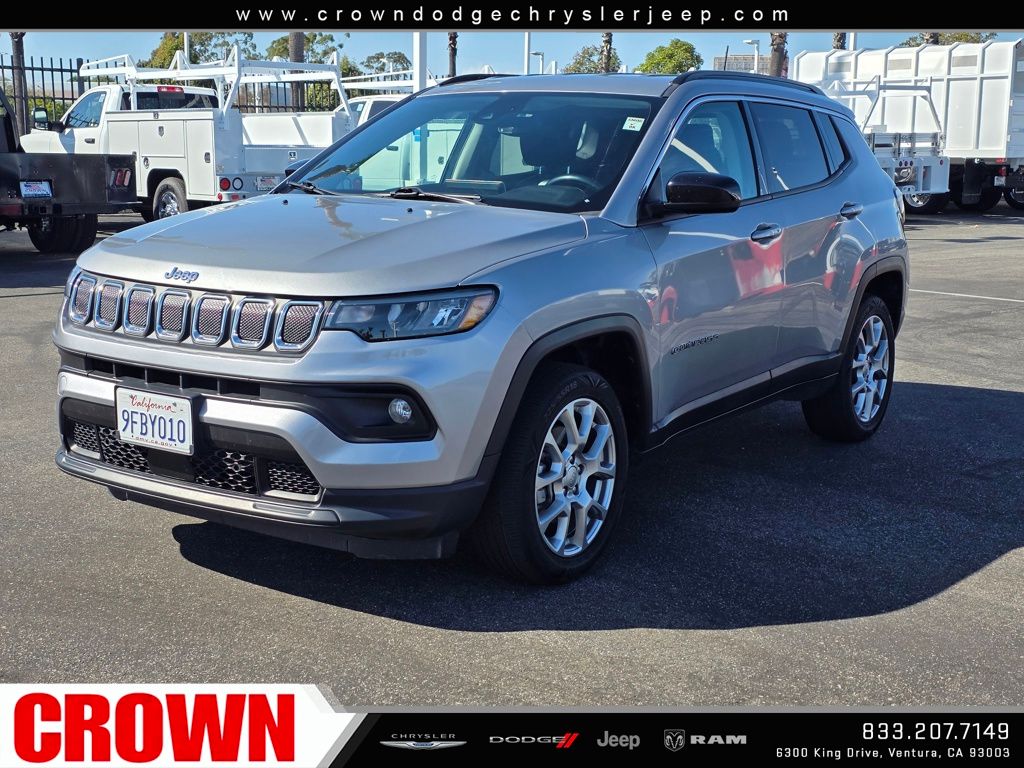 View vehicle photo 4