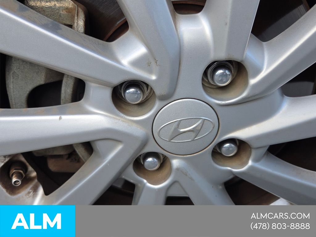 Used 2018 Gray Hyundai SEL image 13