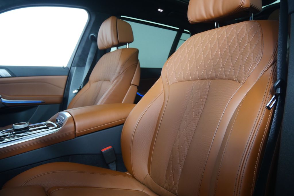 Thumbnail: 2026 BMW X7 - 11