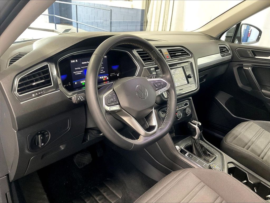 2023 Volkswagen Tiguan — photo 8