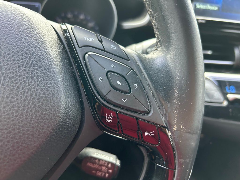 Thumbnail: 2018 Toyota C-HR - 19