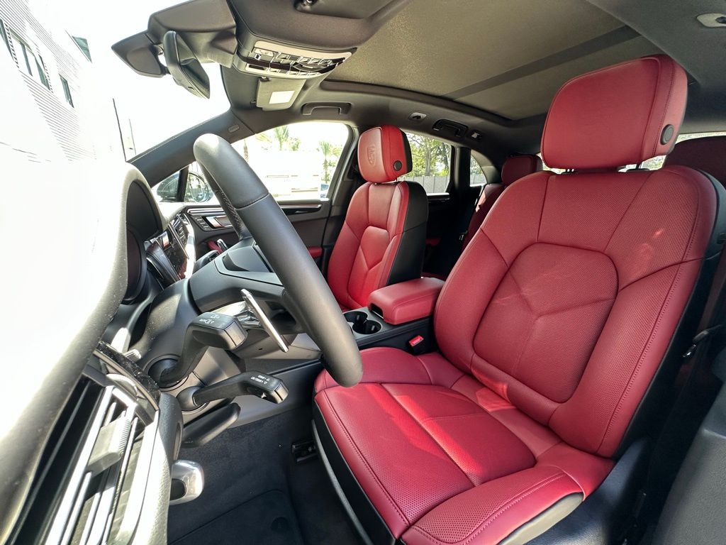 Thumbnail: 2025 Porsche Macan - 5