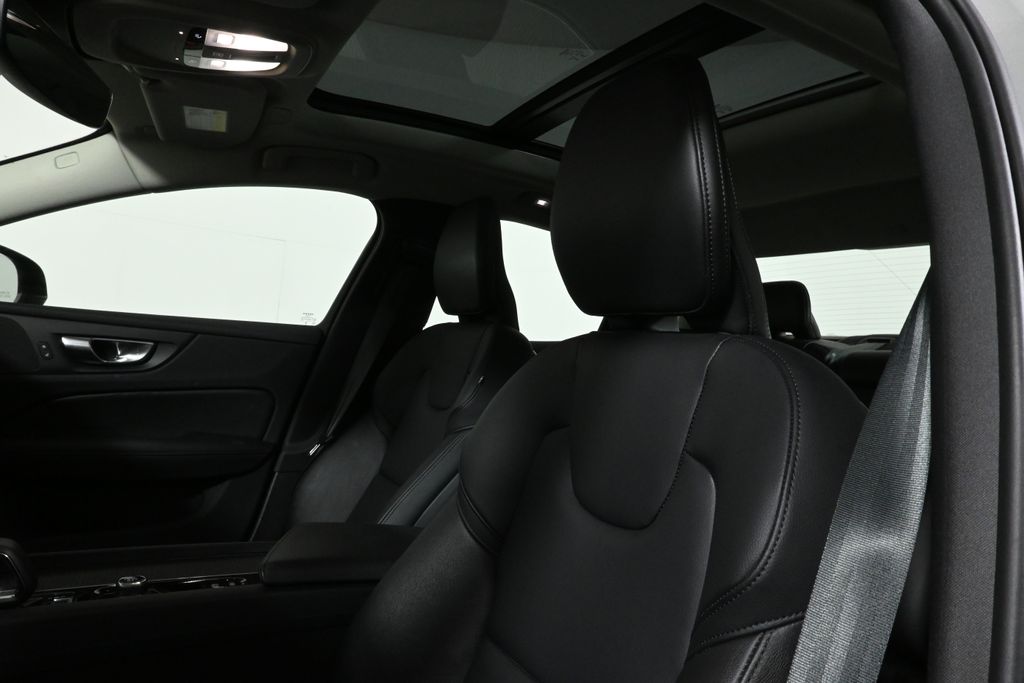 Thumbnail: 2024 Volvo S60 - 4