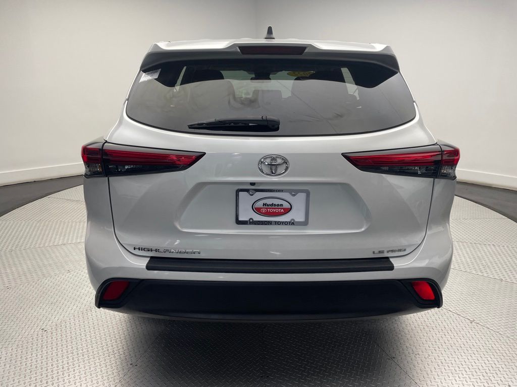 Thumbnail: 2022 Toyota Highlander - 6
