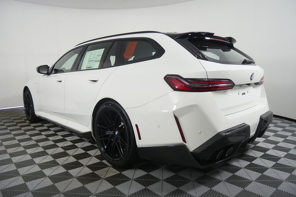 Thumbnail: 2027 BMW M5 - 5