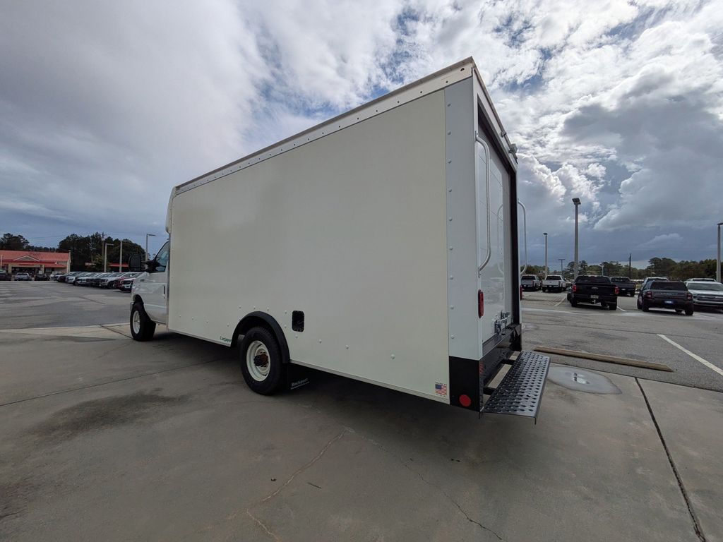 2025 Ford E-350 Cutaway 