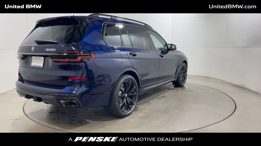 2026 BMW X7 M60i 8