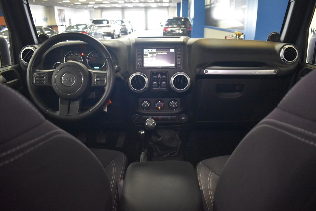 2014 Jeep Wrangler Unlimited Sahara 16