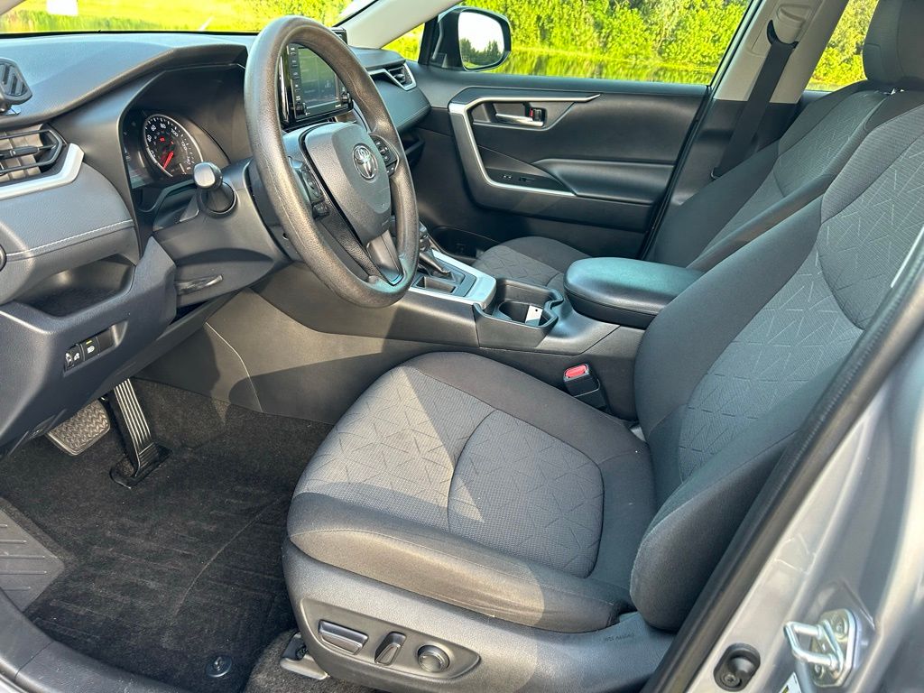 Thumbnail: 2020 Toyota RAV4 - 14