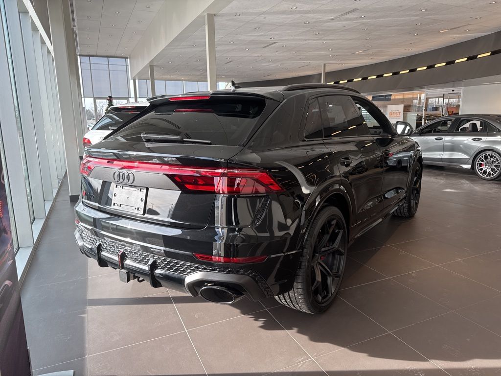 Thumbnail: 2026 Audi RS Q8 - 4