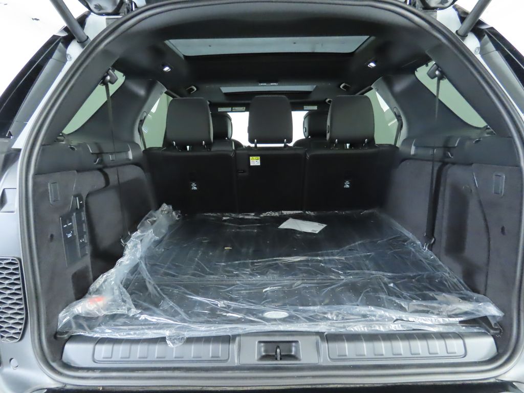 Thumbnail: 2024 Land Rover Discovery - 28