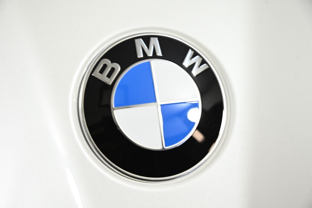 Thumbnail: 2025 BMW 5 Series - 13