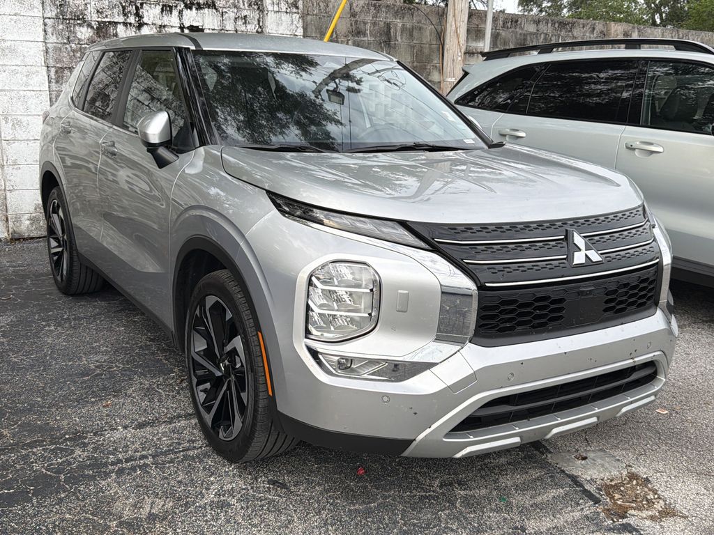 used 2024 Mitsubishi Outlander car, priced at $23,292