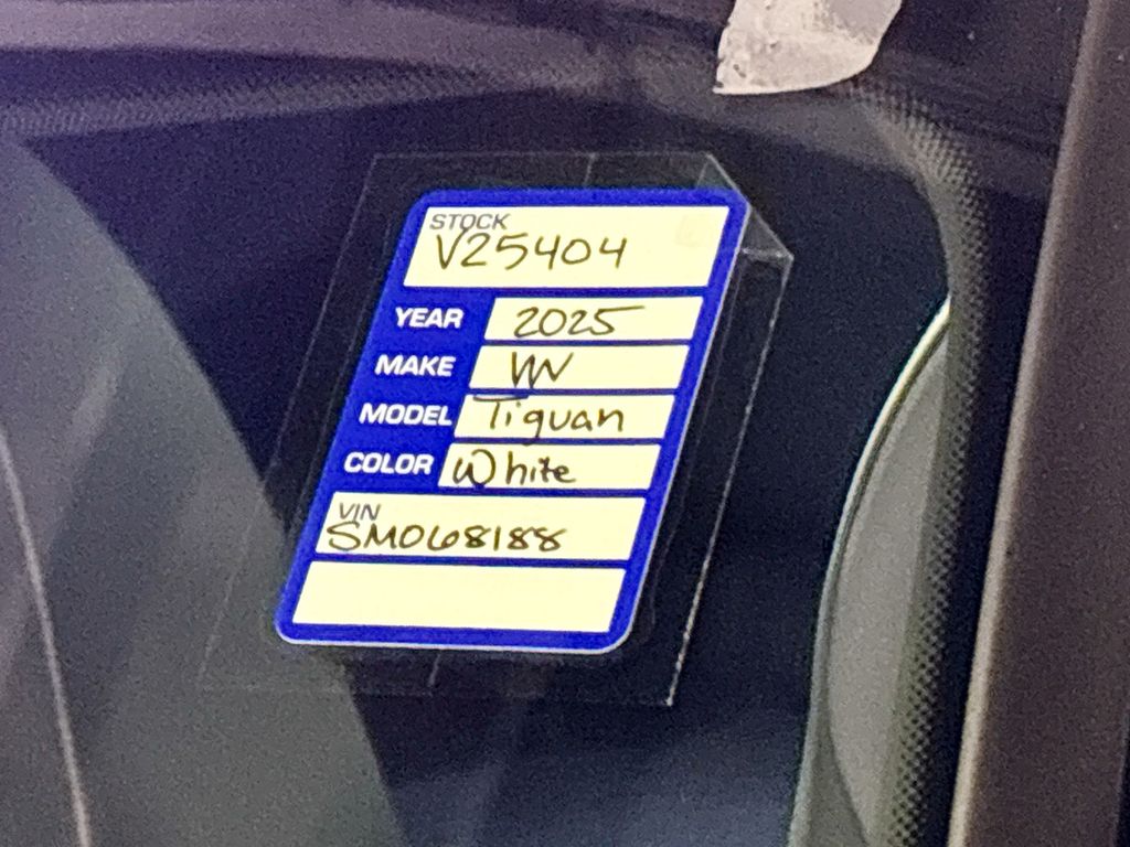 2025 Volkswagen Tiguan 2.0T SE R-Line Black