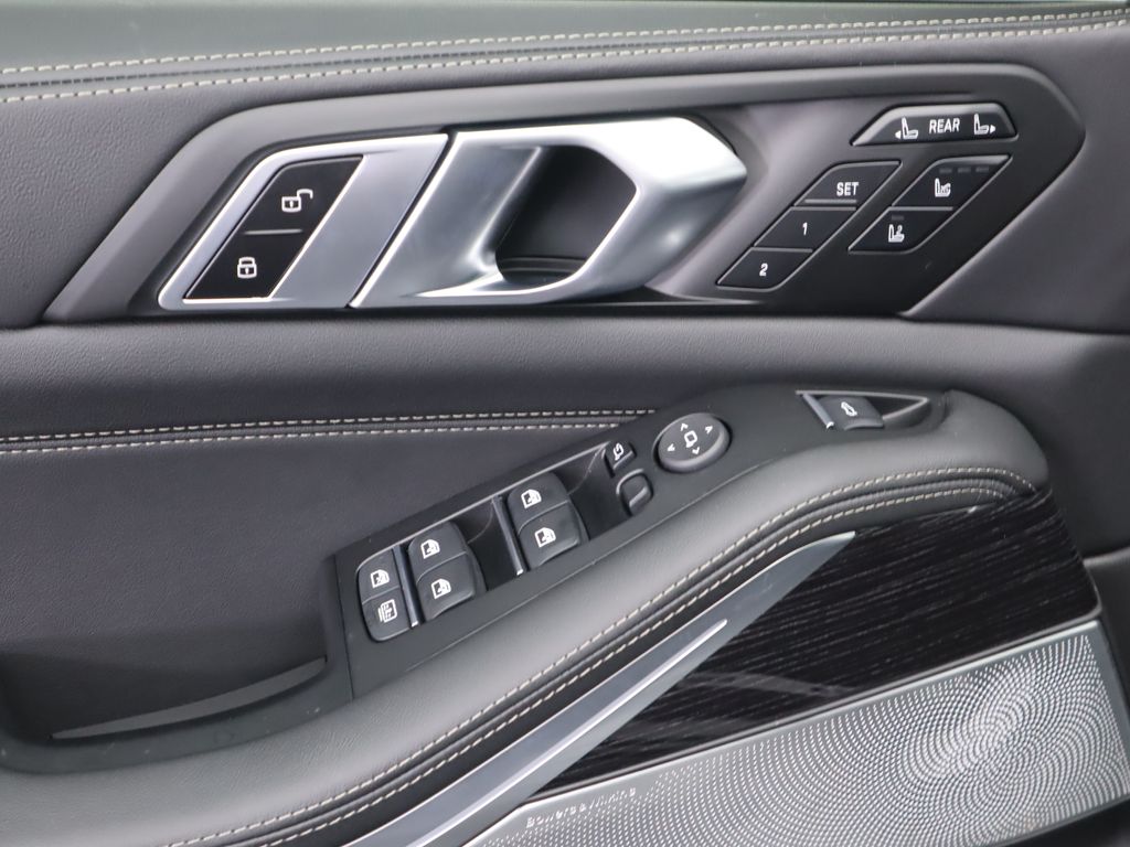 Thumbnail: 2026 BMW X7 - 25