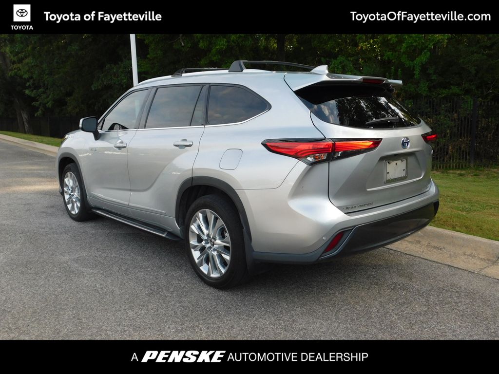 Thumbnail: 2021 Toyota Highlander - 3