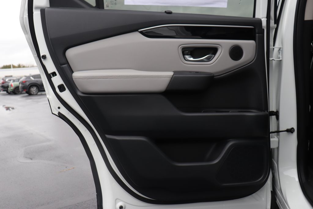 Thumbnail: 2025 Honda Pilot - 11