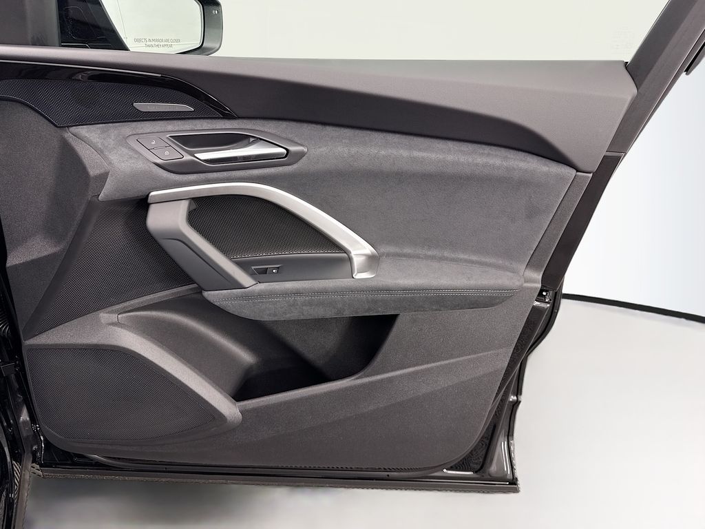 Thumbnail: 2025 Audi SQ5 - 24