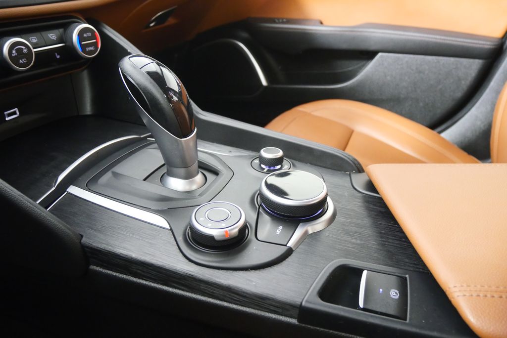 Thumbnail: 2019 Alfa Romeo Giulia - 24