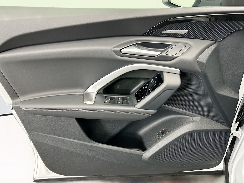 Thumbnail: 2025 Audi Q5 - 23