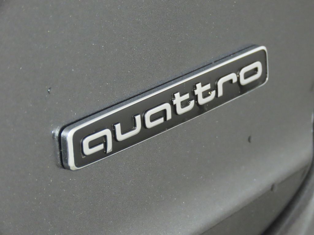 Thumbnail: 2026 Audi Q8 - 10