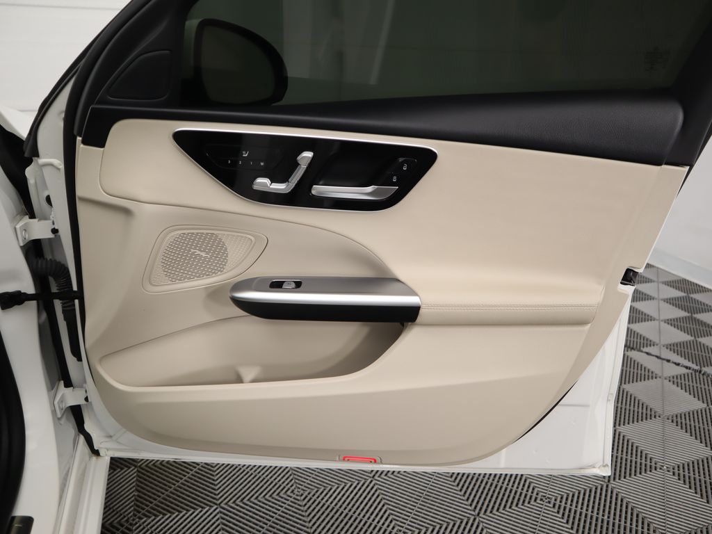 Thumbnail: 2022 Mercedes-Benz C-Class - 25