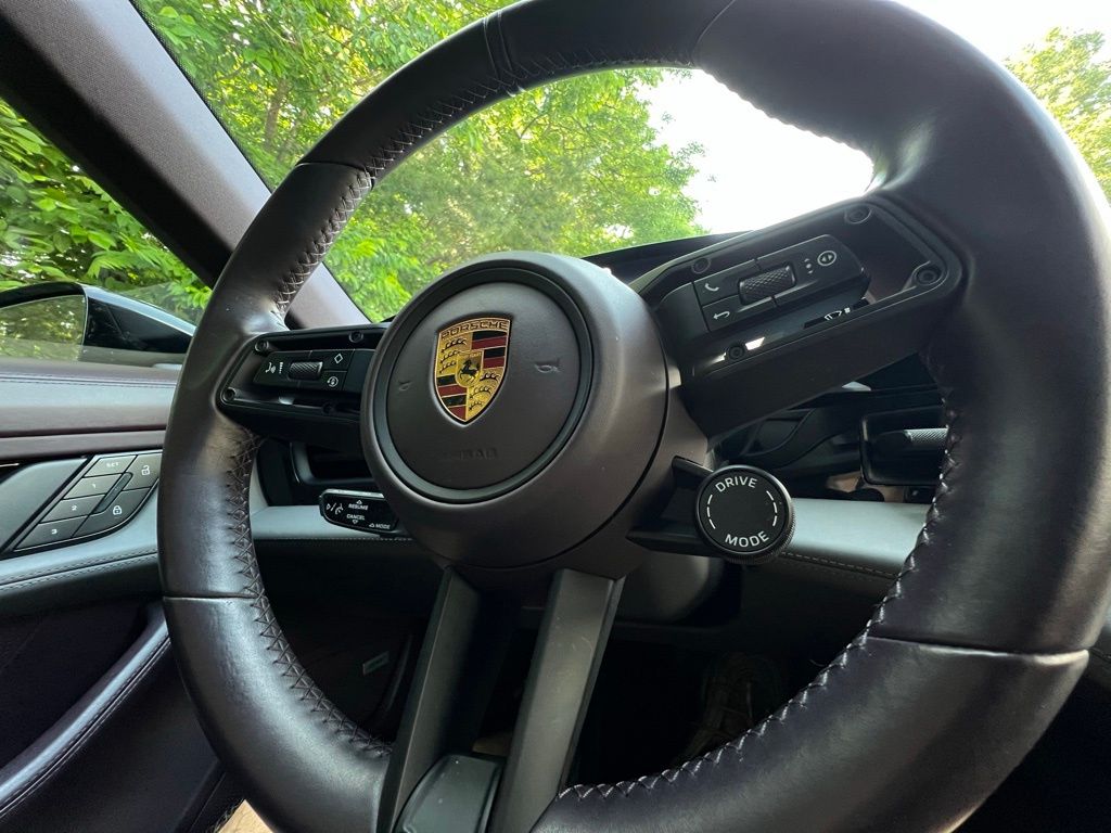 2022 Porsche Taycan 4S photo
