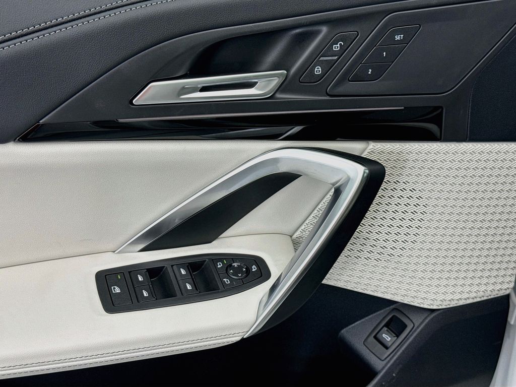 New 2027 White BMW xDrive28i image 22