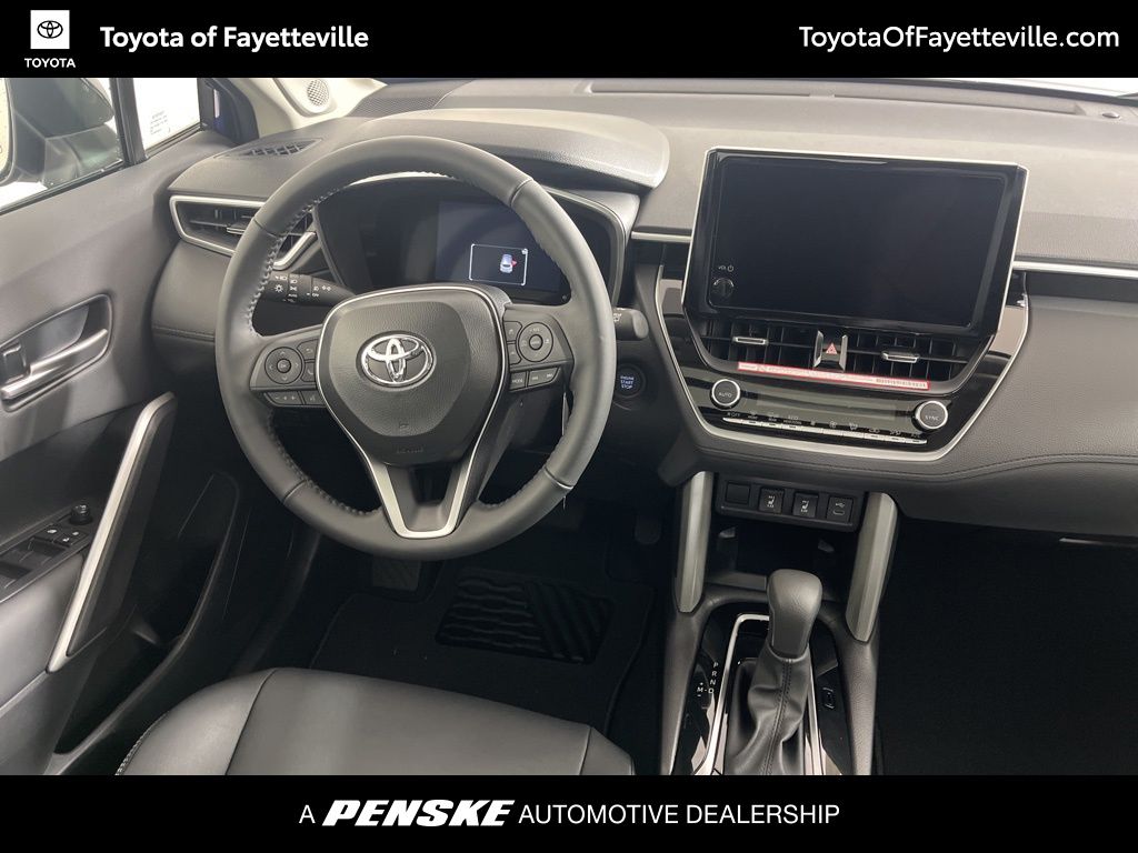 2025 Toyota Corolla Cross XLE 4