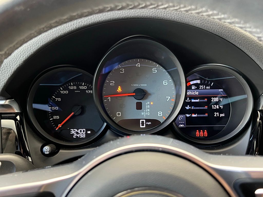 Thumbnail: 2020 Porsche Macan - 20