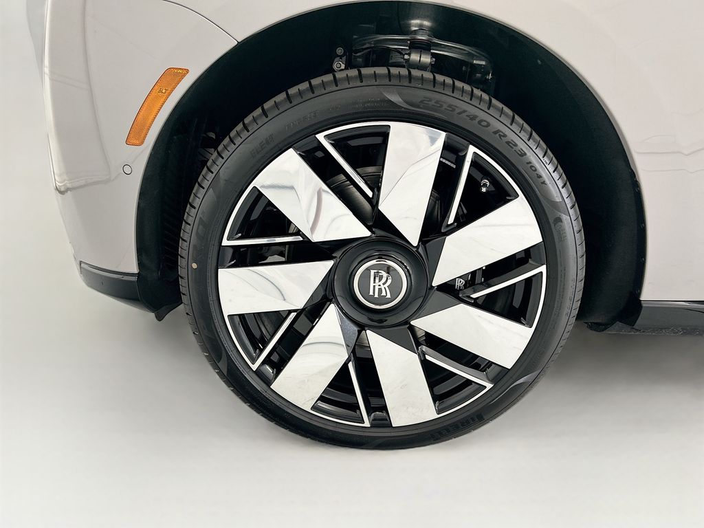 Thumbnail: 2027 Rolls-Royce Cullinan - 29
