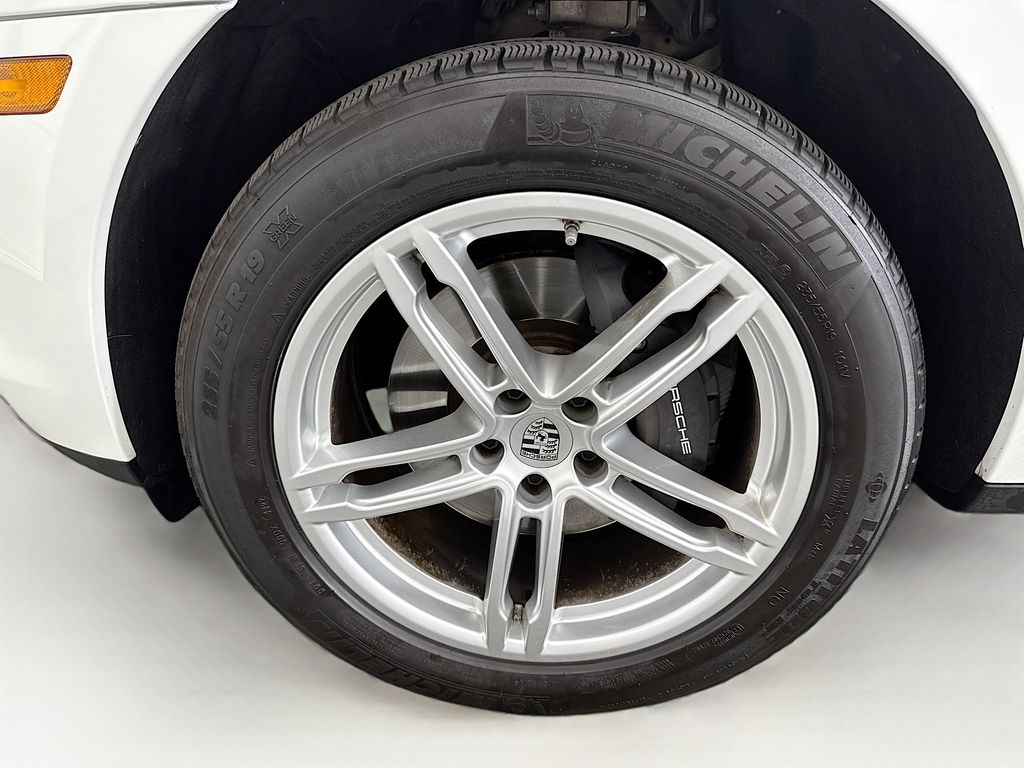 Thumbnail: 2023 Porsche Macan - 31