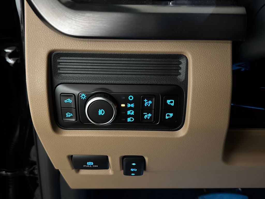 New 2026 Black Ford Lariat image 31