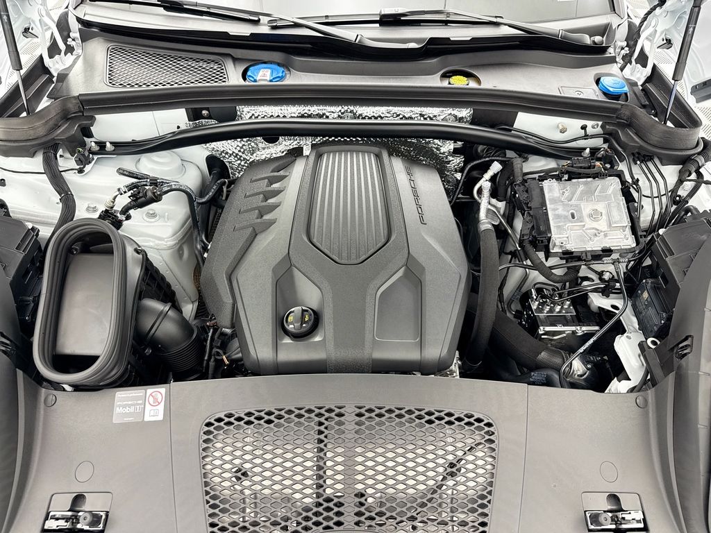 Thumbnail: 2026 Porsche Macan - 30