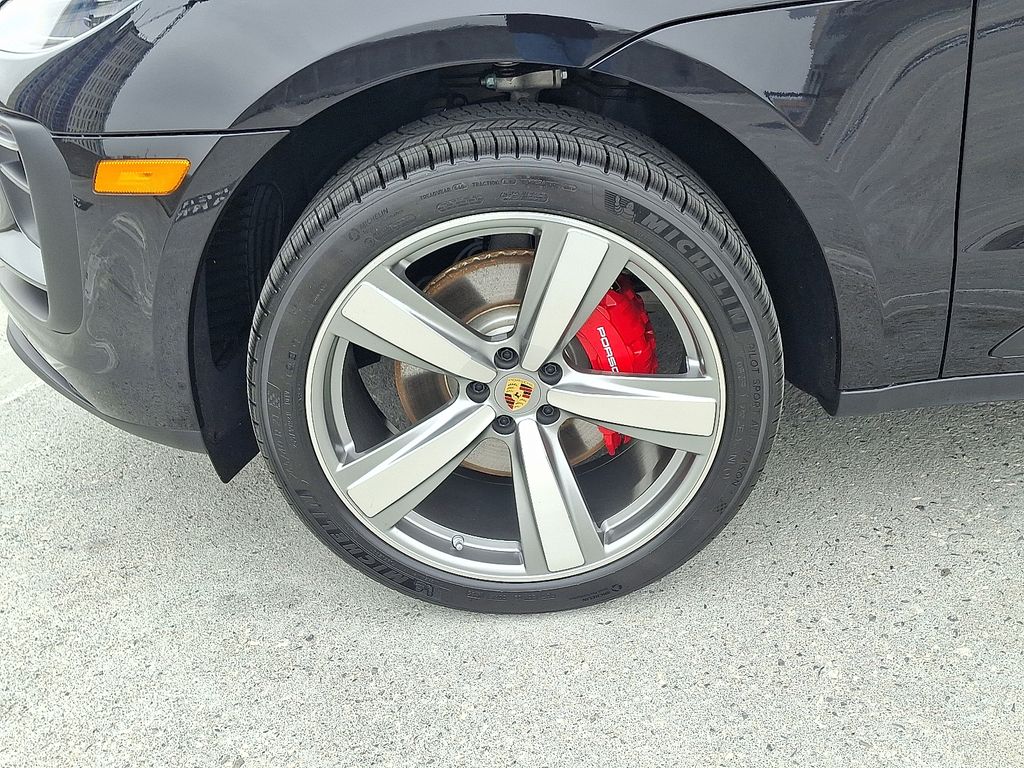 Thumbnail: 2026 Porsche Macan - 10