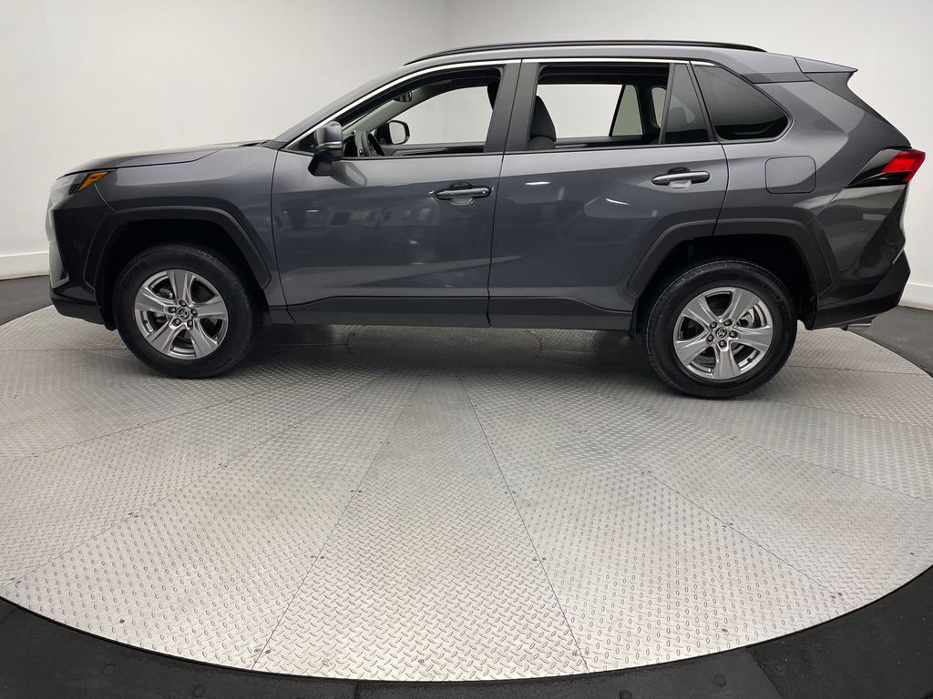 2023 Toyota RAV4 XLE 8