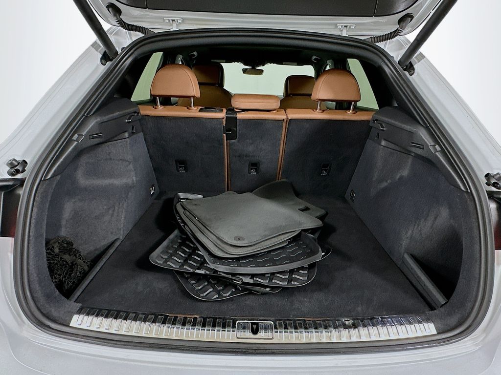 Thumbnail: 2020 Audi Q3 - 26