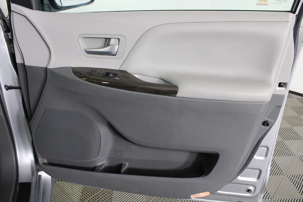 Used 2018 Toyota Sienna for sale in 