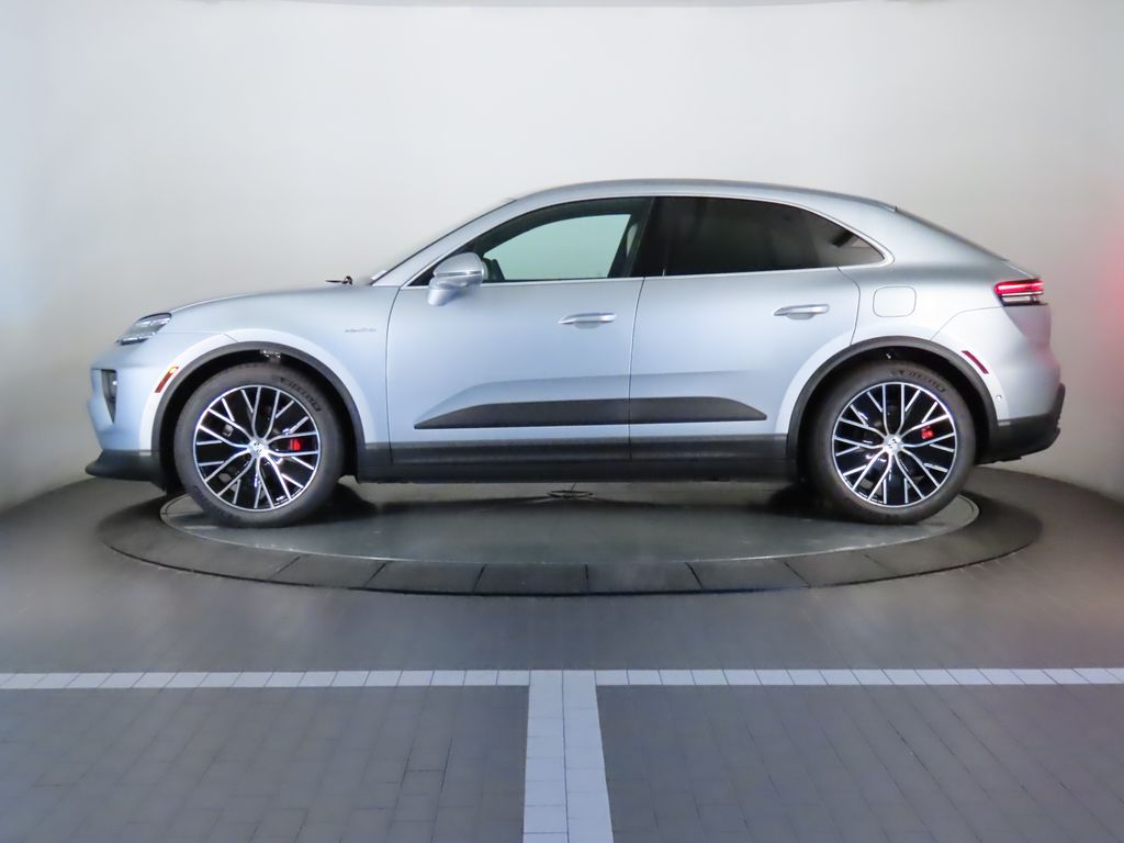 Thumbnail: 2025 Porsche Macan - 2