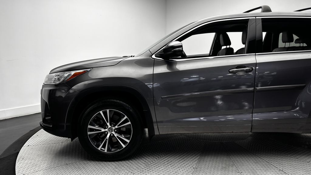 Thumbnail: 2018 Toyota Highlander - 5