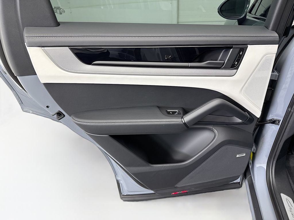 Thumbnail: 2026 Porsche Cayenne - 27