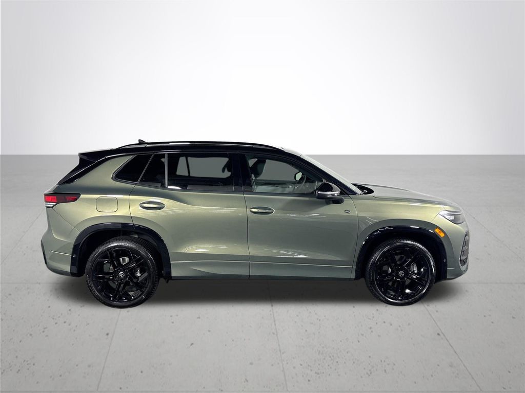 2025 Volkswagen Tiguan SE R-Line Black photo 4