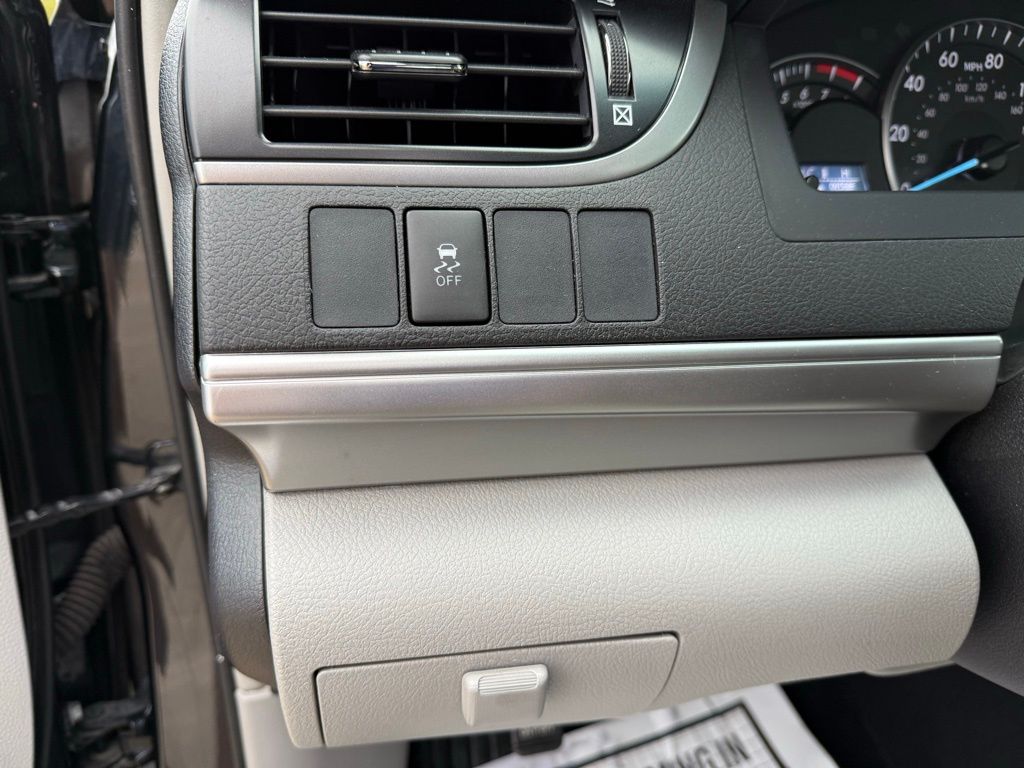 Thumbnail: 2013 Toyota Camry - 11