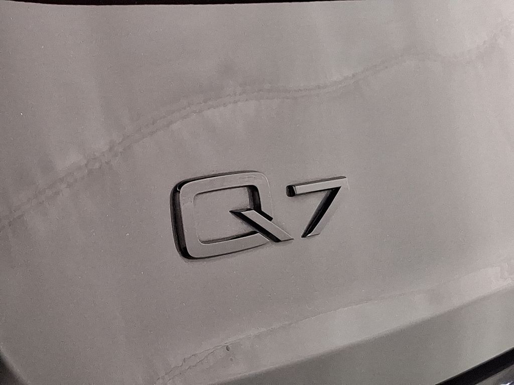 Thumbnail: 2023 Audi Q7 - 30
