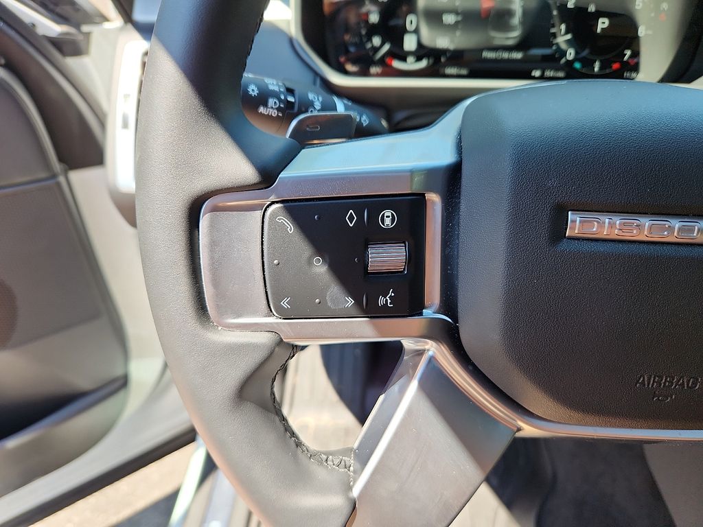 Thumbnail: 2026 Land Rover Discovery - 22