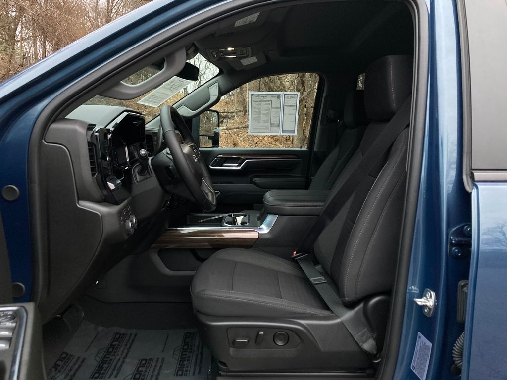 2025 Chevrolet Silverado 2500HD LT