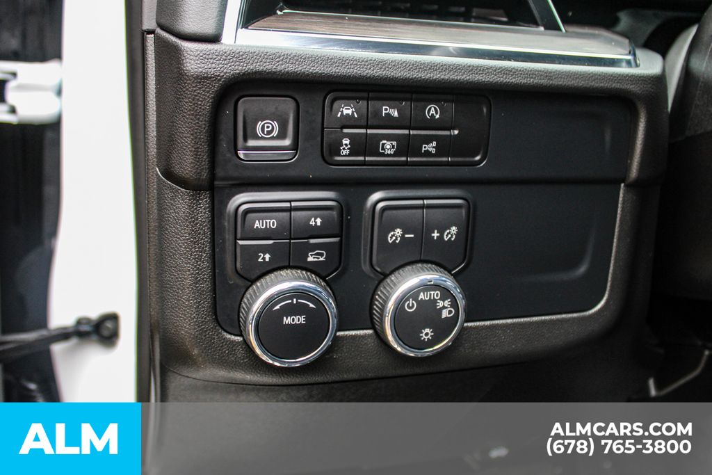 Used 2025 White Chevrolet LT image 32