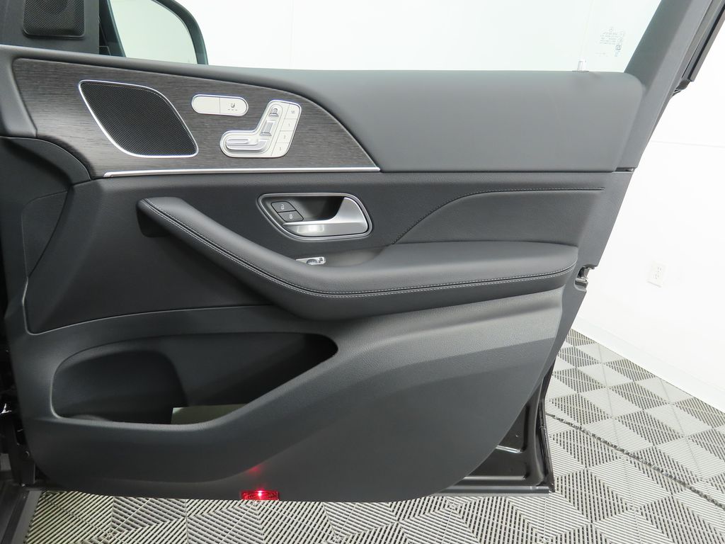 Thumbnail: 2026 Mercedes-Benz GLE - 25