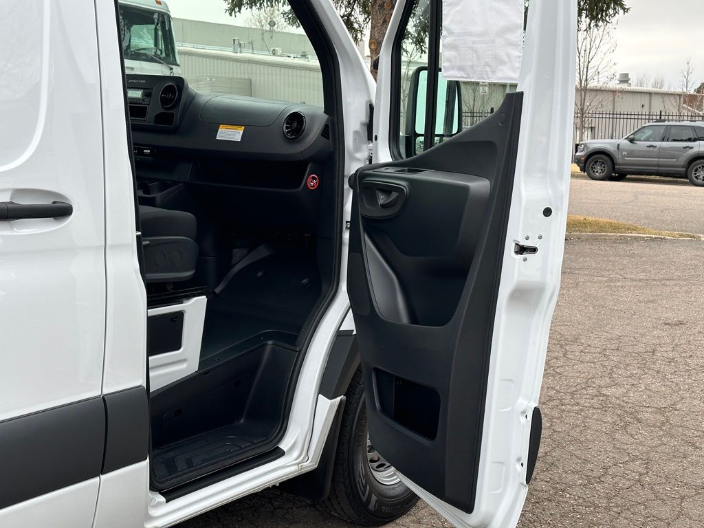 2024 Mercedes-Benz Sprinter 2500 Cargo 144 WB 24