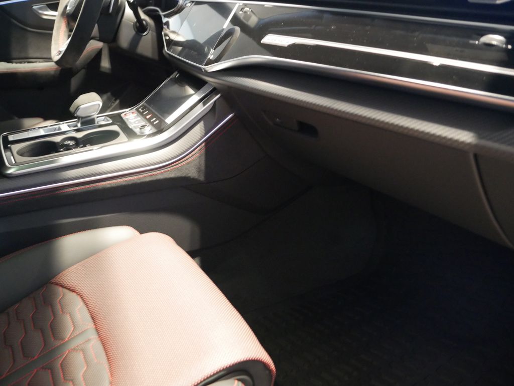 Thumbnail: 2026 Audi RS Q8 - 26